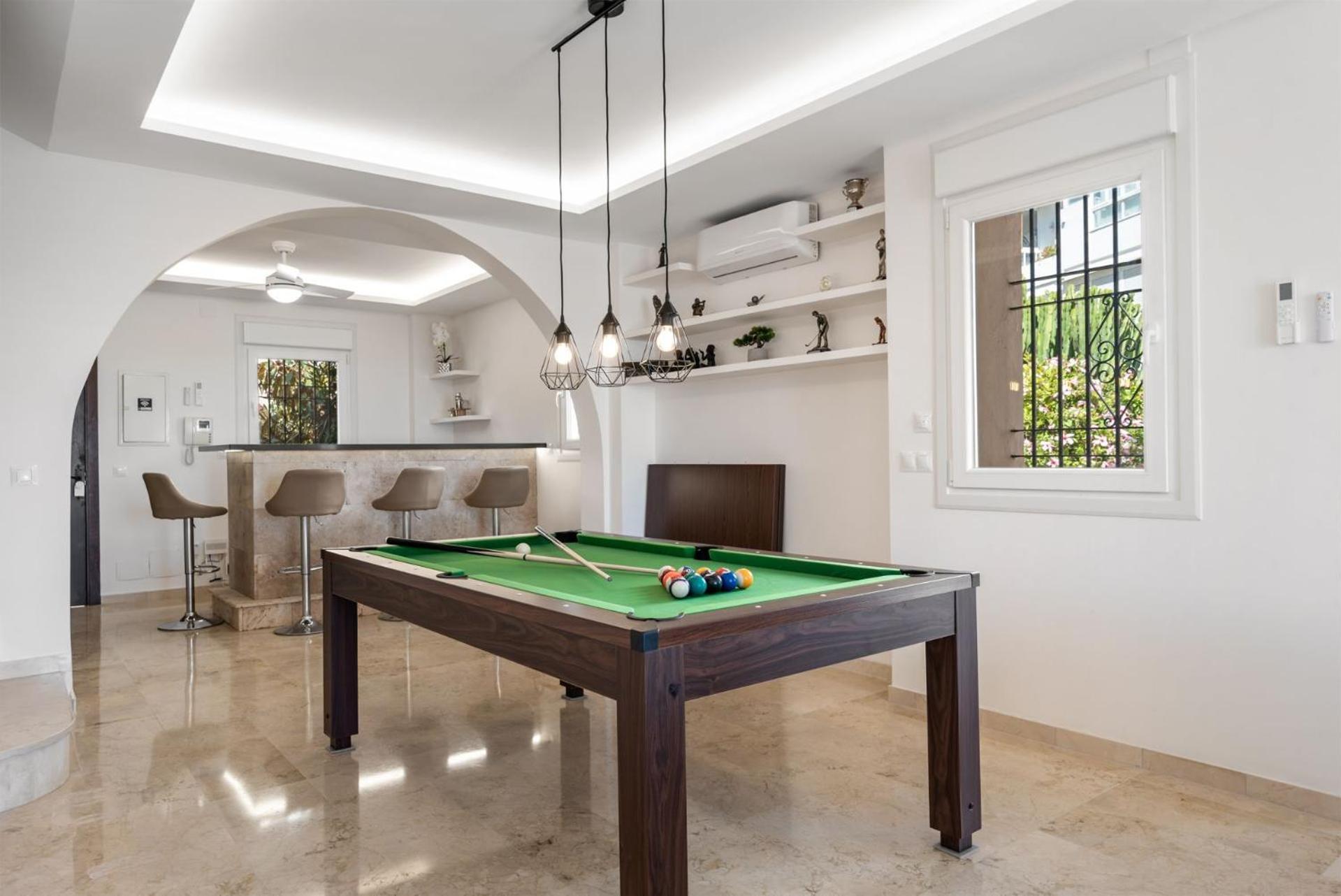 Belgravia Club 埃斯特波纳 外观 照片
